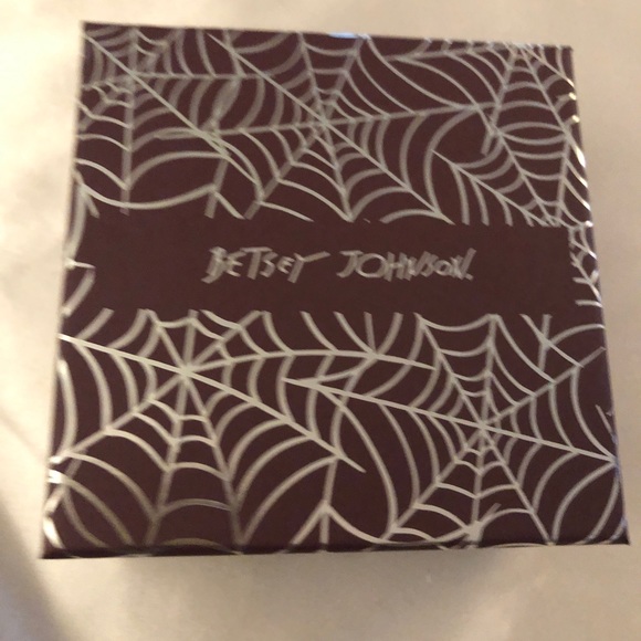 Betsey Johnson Fuchsia Tone Ghost & Spider Web Mismatch Drop Earrings NIB - Picture 10 of 12